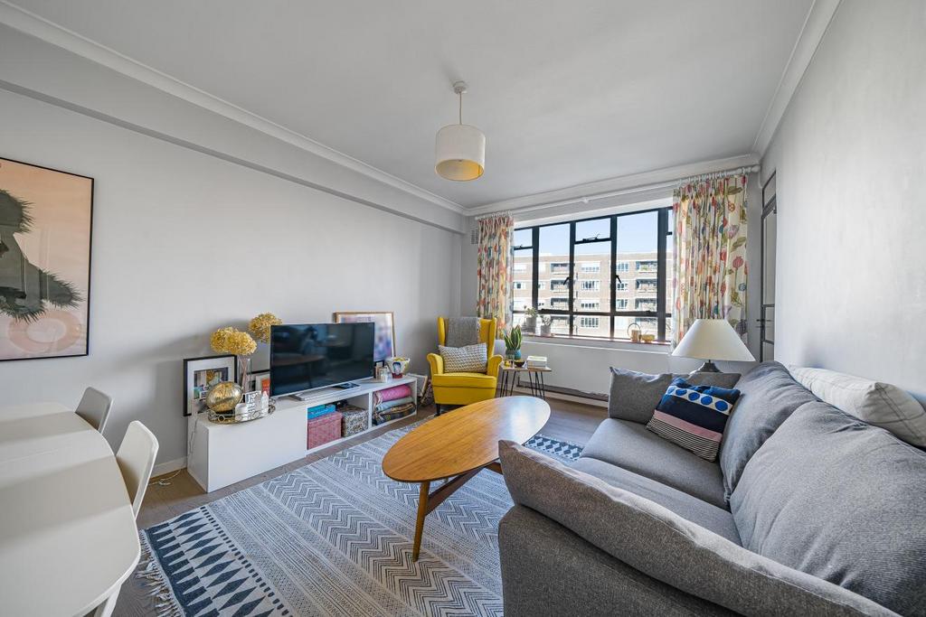Champion Hill, Camberwell 2 bed flat £475,000