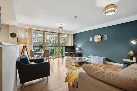 2/2, 2 Haggs Gate, Glasgow, G41 4BB