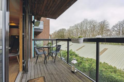 2/2, 2 Haggs Gate, Glasgow, G41 4BB