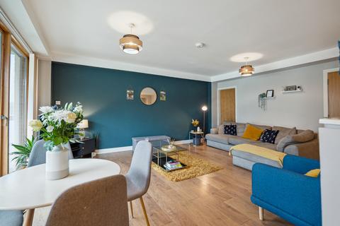2/2, 2 Haggs Gate, Glasgow, G41 4BB