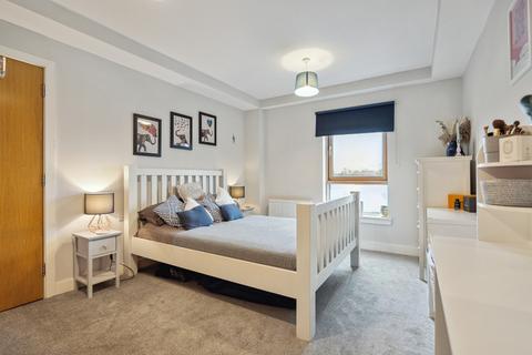 2/2, 2 Haggs Gate, Glasgow, G41 4BB