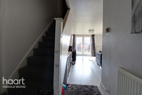 23 Henbane Path, Romford, RM3 8PH
