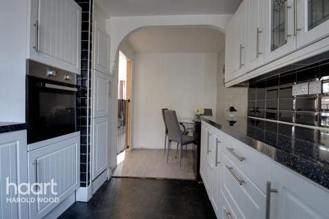 23 Henbane Path, Romford, RM3 8PH