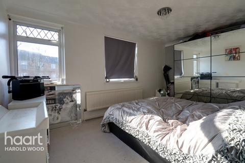23 Henbane Path, Romford, RM3 8PH