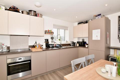 5 Caxton Park, Northfleet, Gravesend, DA11 8GA