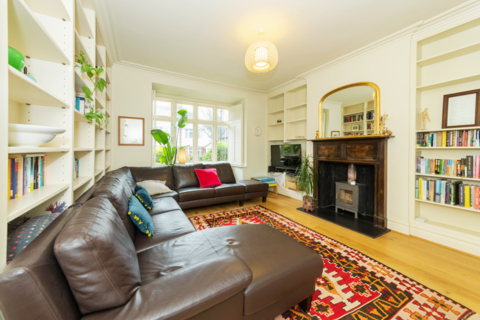 5 bedroom semi-detached house to rent, Manor Court Road, London