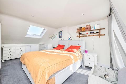 65 Smeaton Road, London, SW18 5JJ