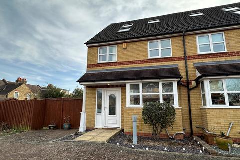 3 bedroom semi-detached house to rent, Pear Tree Close, Bromley, BR2