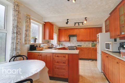 77 Hall Lane, Walton On The Naze, CO14 8HQ