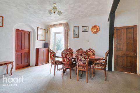 77 Hall Lane, Walton On The Naze, CO14 8HQ