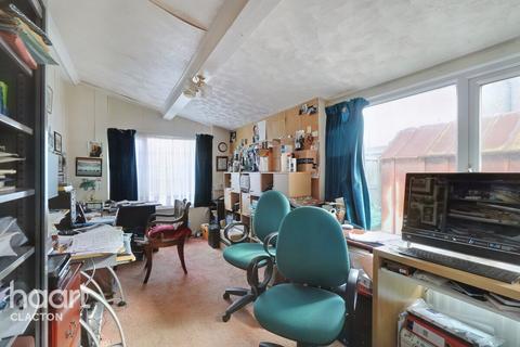 77 Hall Lane, Walton On The Naze, CO14 8HQ