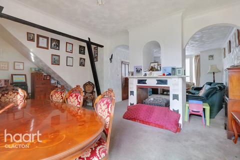 77 Hall Lane, Walton On The Naze, CO14 8HQ
