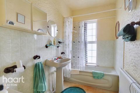 77 Hall Lane, Walton On The Naze, CO14 8HQ