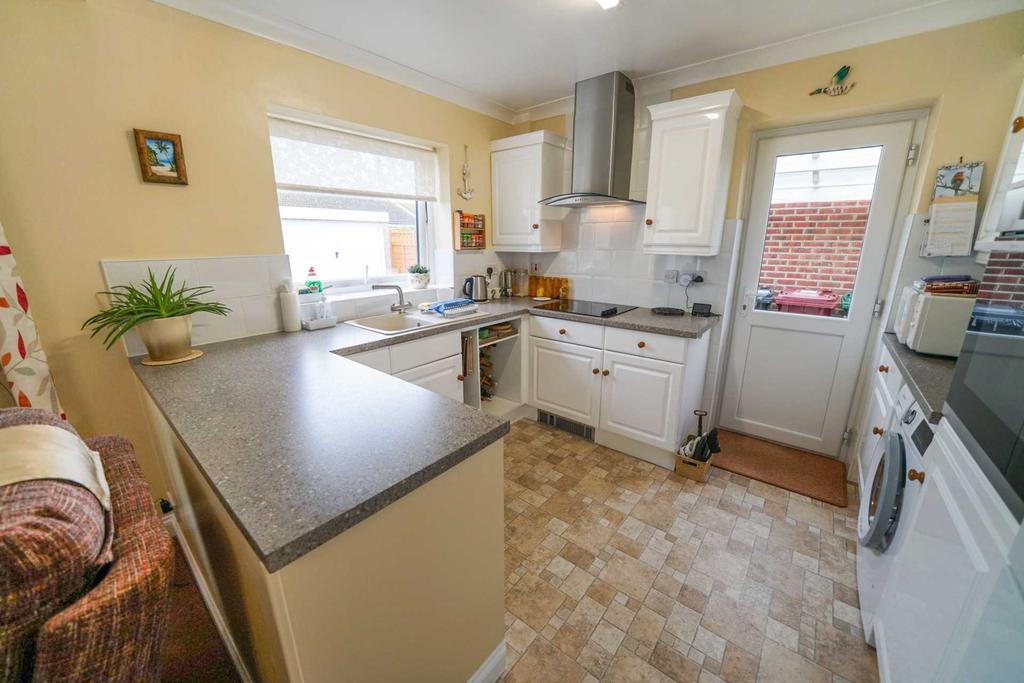 Roundstone Way, Selsey 2 bed detached bungalow £389,500