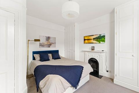 2 bedroom flat for sale, Queens Club Gardens, London, W14