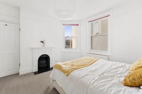 2 bedroom flat for sale, Queens Club Gardens, London, W14