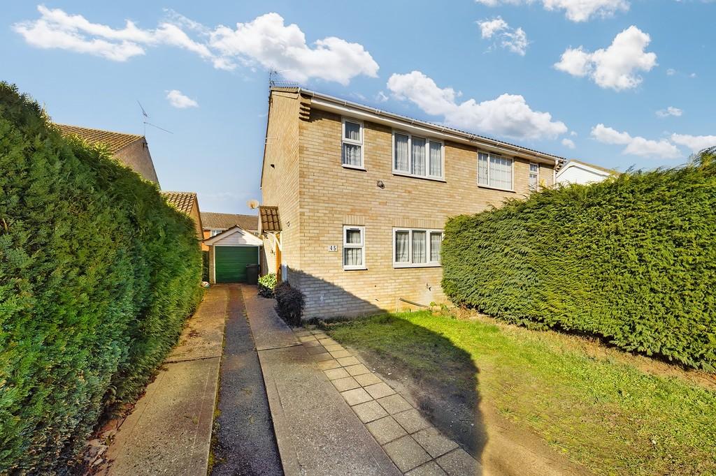 Harwood Avenue, Thetford 3 bed semidetached house £220,000