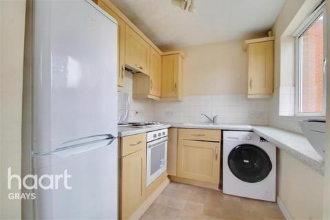 3 bedroom flat to rent, Grenville Road, RM16