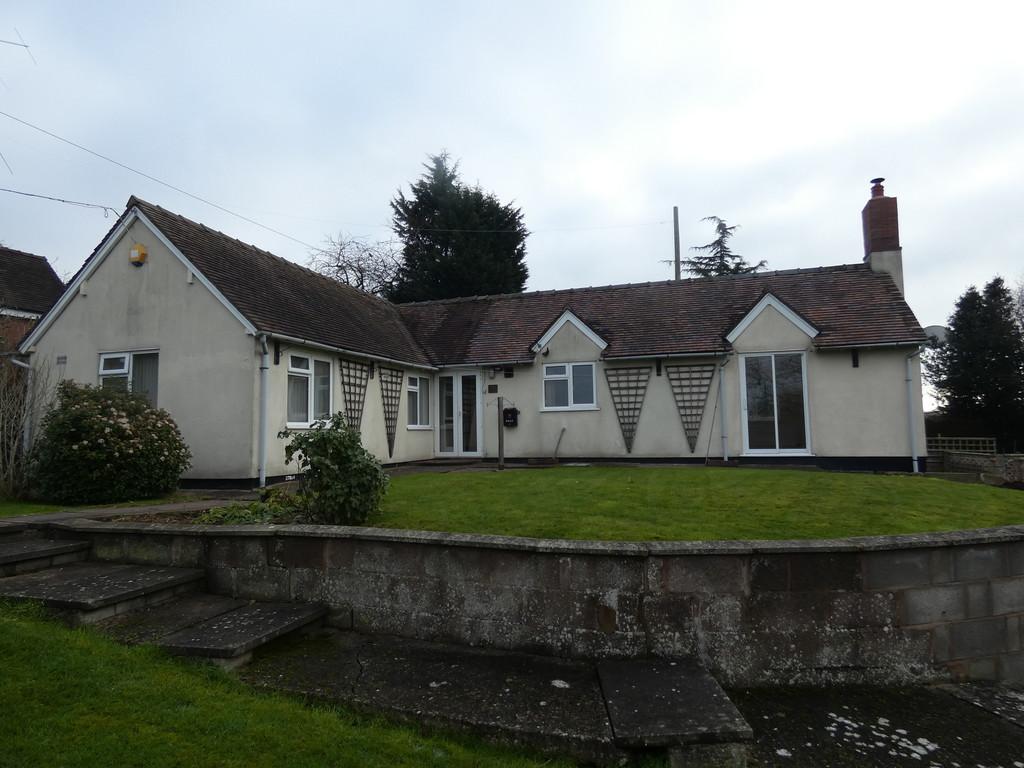 Sleapford, Long Lane, Telford... 2 bed detached bungalow £850 pcm (£