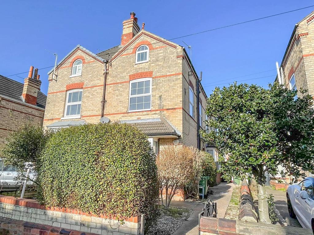 Welholme Road, Grimsby, North East Lincs, DN32 2 bed flat for sale £