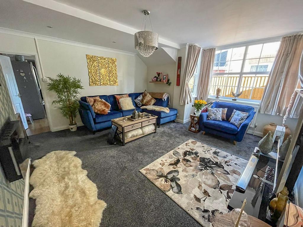 Welholme Road, Grimsby, North East Lincs, DN32 2 bed flat for sale £100,000