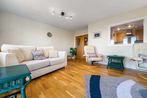 2 bedroom apartment for sale, Adventurers Quay, Cardiff