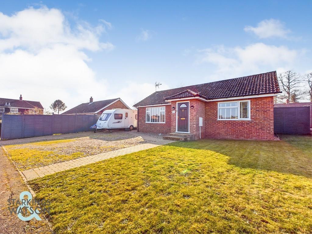 St. Peters Close, Brockdish, Diss 4 bed detached bungalow £325,000