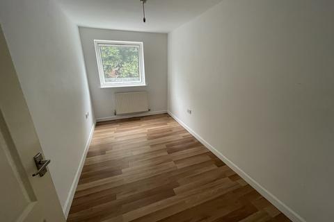 2 bedroom apartment to rent, Millbrook Road East, Southampton
