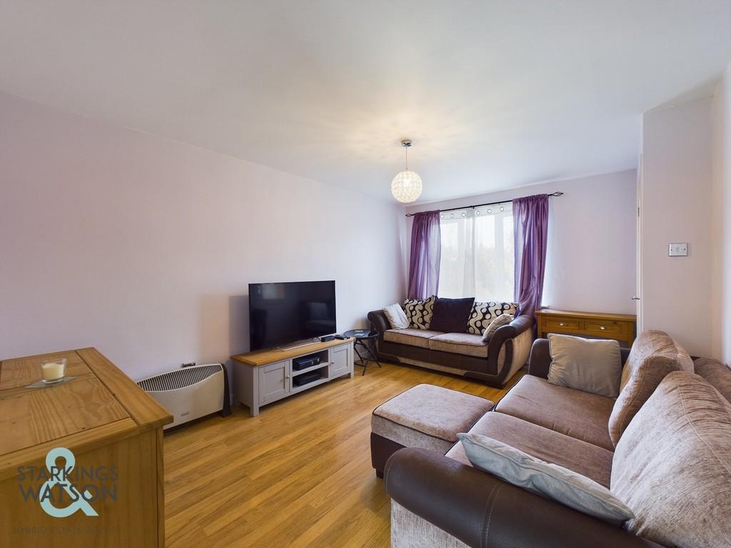 Suffield Close, Long Stratton, Norwich 3 bed semidetached house for sale £112,500