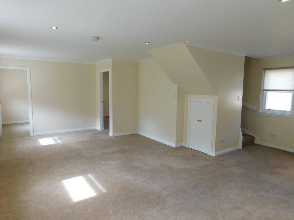 Newpark Mews, Bellsquarry 4 bed barn conversion £1,350 pcm (£312 pw)