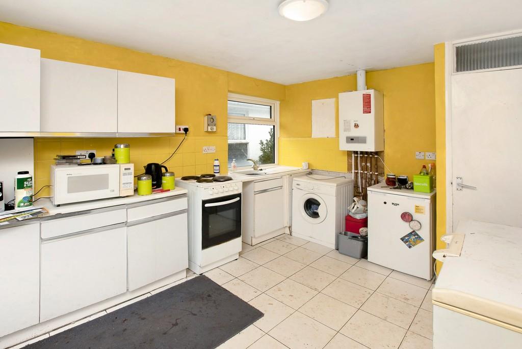 Higher Coombe Drive, Teignmouth 2 bed detached bungalow £250,000