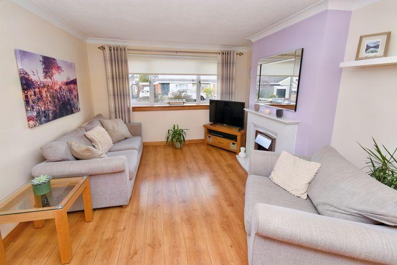 Truro Avenue, Moodiesburn 3 bed semidetached house £174,995