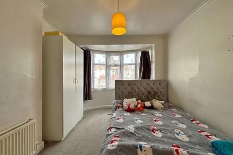 3 bedroom semi-detached house for sale - Wrexham Avenue, Bentley, Walsall