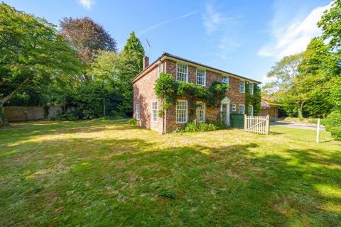 5 bedroom detached house to rent, Bunch Lane, Haslemere