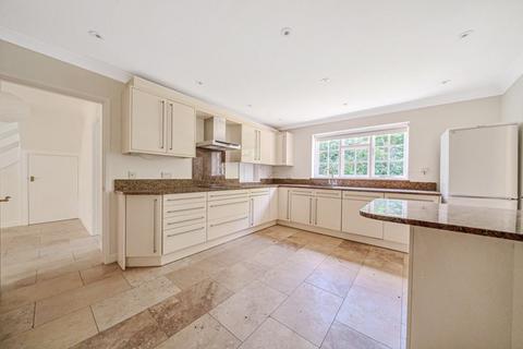 5 bedroom detached house to rent, Bunch Lane, Haslemere