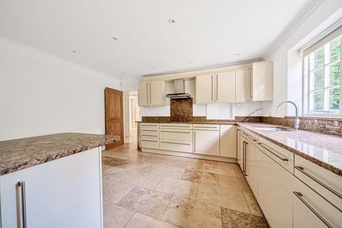 5 bedroom detached house to rent, Bunch Lane, Haslemere