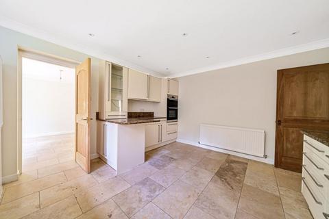 5 bedroom detached house to rent, Bunch Lane, Haslemere