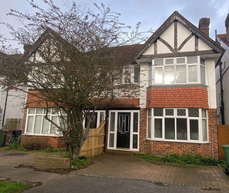 Blenheim Close, Wallington 3 bed semidetached house £2,200 pcm (£508 pw)