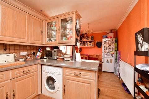 7 Felbridge Close, East Grinstead, RH19 2BN