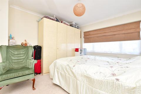 7 Felbridge Close, East Grinstead, RH19 2BN
