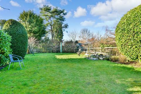 7 Felbridge Close, East Grinstead, RH19 2BN