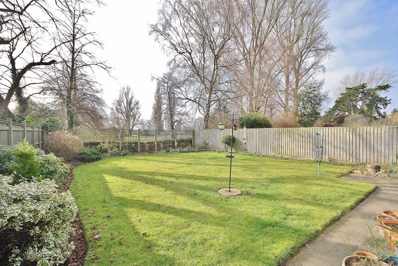 WOODLANDS ROAD, Witney OX28 2DN 2 bed detached bungalow £595,000