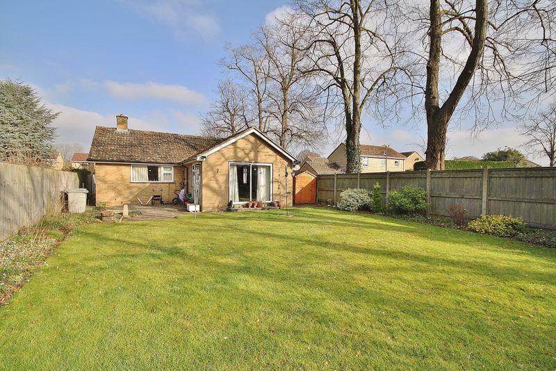 WOODLANDS ROAD, Witney OX28 2DN 2 bed detached bungalow £595,000