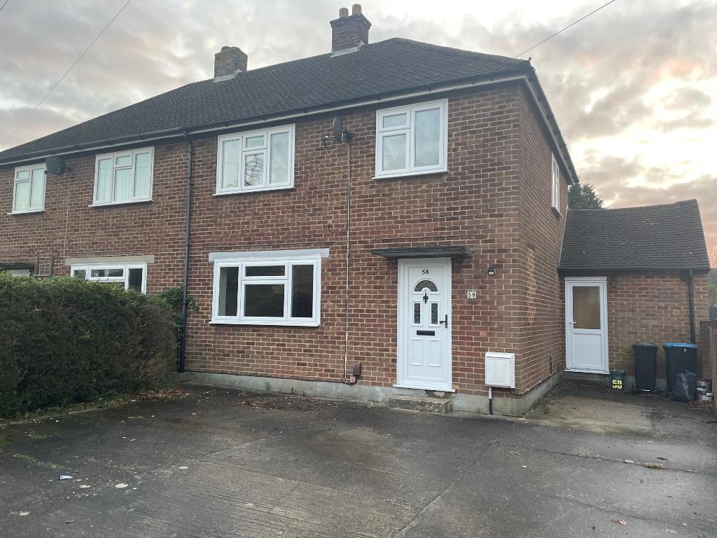 Gresham Avenue, Warlingham, Surrey... 3 bed semidetached house £