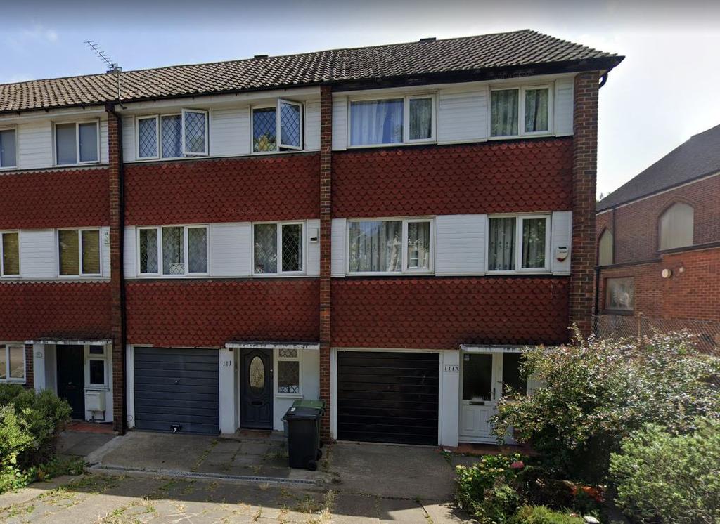 Burnt Ash Road, Lee, SE12 3 bed townhouse £1,900 pcm (£438 pw)