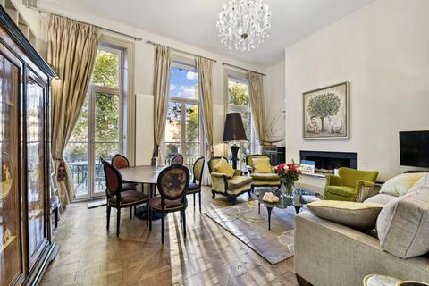 2 bedroom flat for sale, Nevern Square, London