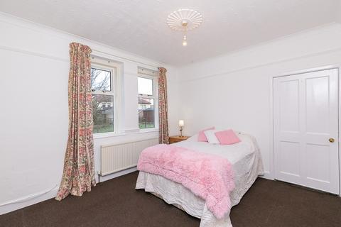 37 Lochend Drive, Edinburgh, EH7 6DH