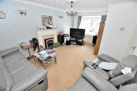 2 Bonville Gardens, Wolverhampton, WV10 8UE