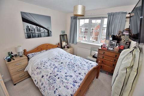 2 Bonville Gardens, Wolverhampton, WV10 8UE