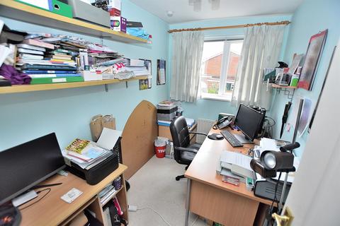 2 Bonville Gardens, Wolverhampton, WV10 8UE